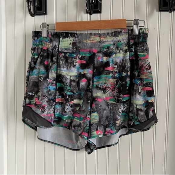 Lululemon Hotty Hot High-Rise Lined Short 4"
Paint Drift Multi / Graphite Grey - Picture 3 of 7